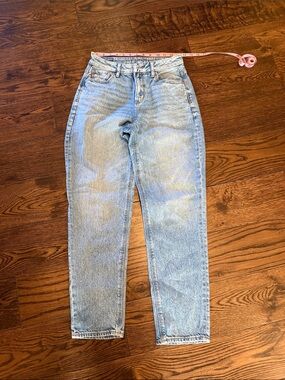 American Eagle Outfitters High-Rise Light Blue Mom Jeans